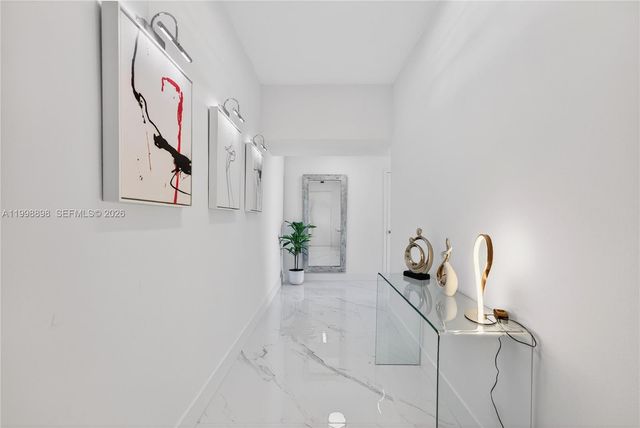 888 Biscayne Blvd 2404, Miami, FL 33132