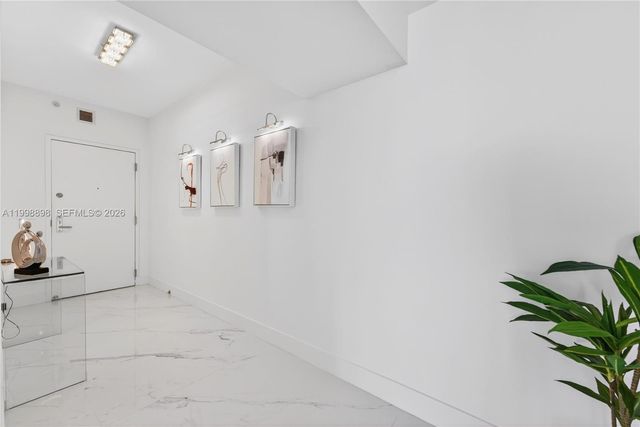 888 Biscayne Blvd 2404, Miami, FL 33132