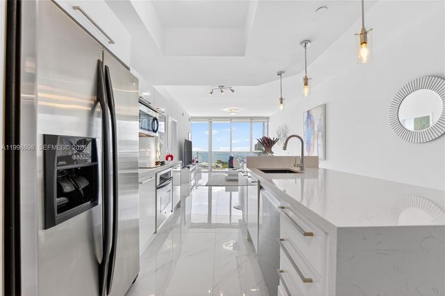 888 Biscayne Blvd 2404, Miami, FL 33132