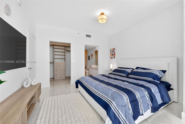 888 Biscayne Blvd 2404, Miami, FL 33132