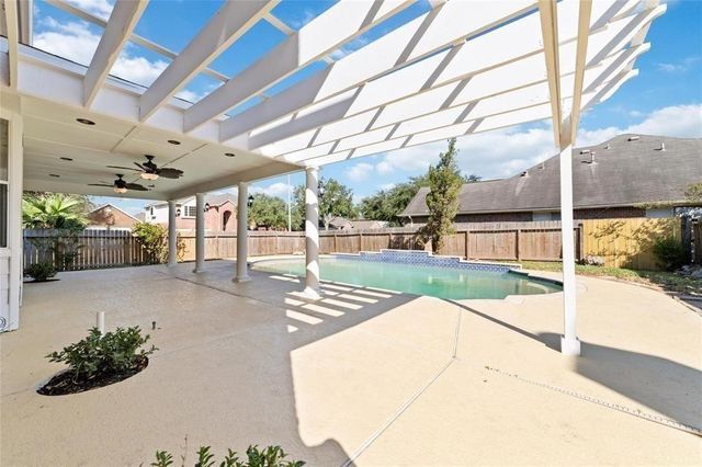 457 Corridor Way, Stafford, TX 77477