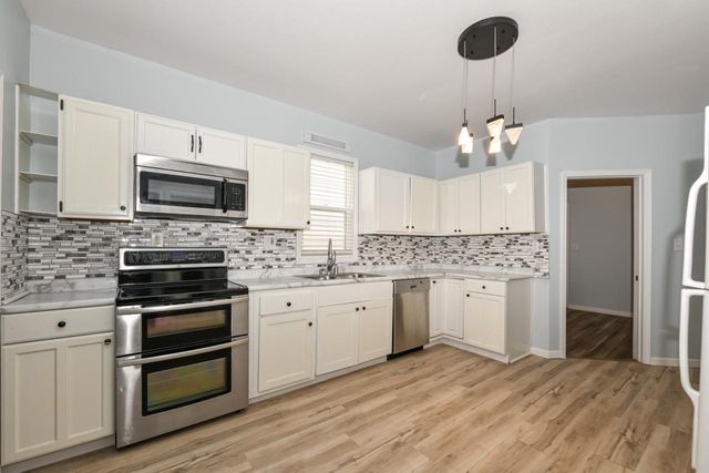 1320 Milwaukee AVENUE, South Milwaukee, WI 53172