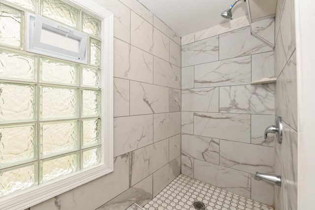 1320 Milwaukee AVENUE, South Milwaukee, WI 53172