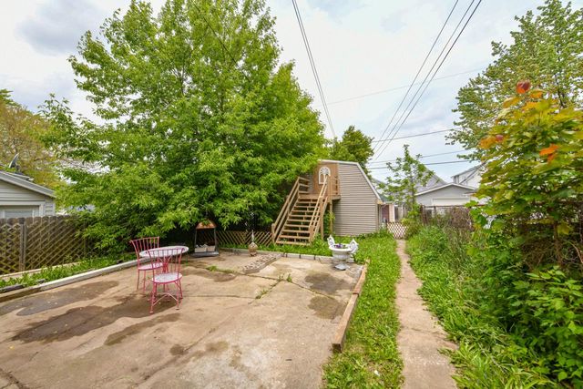 1320 Milwaukee AVENUE, South Milwaukee, WI 53172