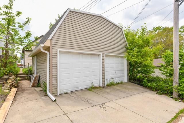1320 Milwaukee AVENUE, South Milwaukee, WI 53172