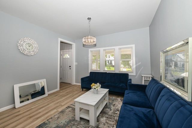 1320 Milwaukee AVENUE, South Milwaukee, WI 53172