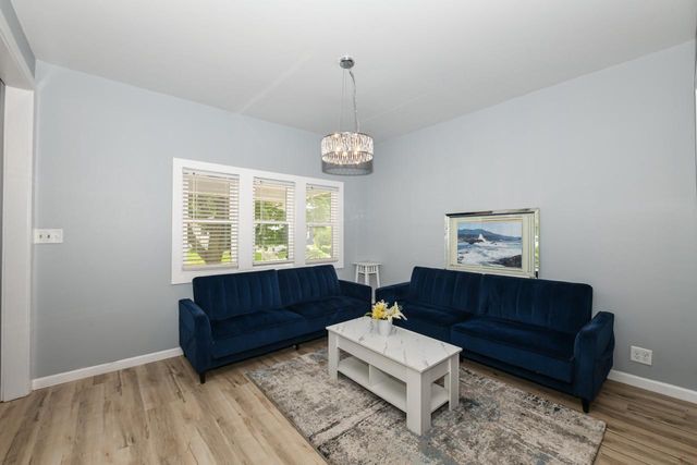 1320 Milwaukee AVENUE, South Milwaukee, WI 53172