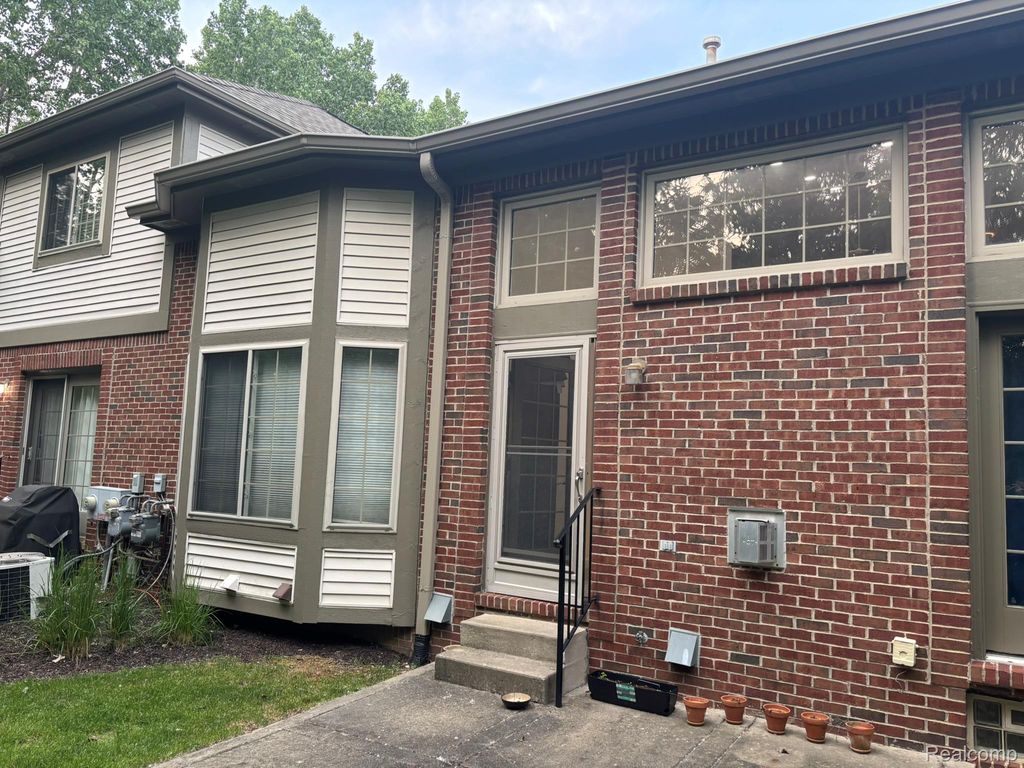 44700 Heather Lane 19, Canton Charter Township, MI 48187