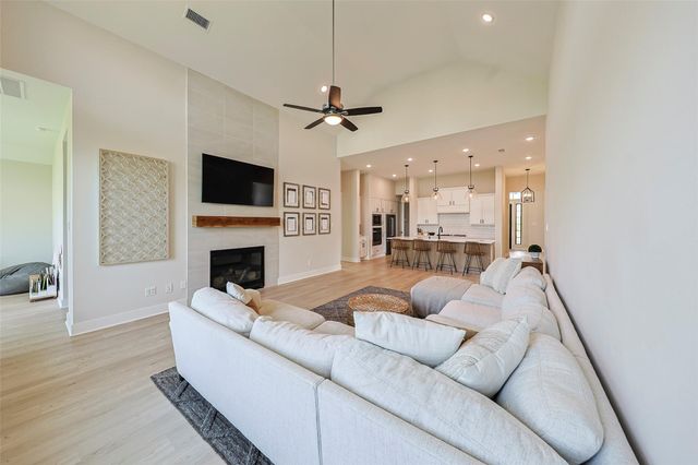 26951 Longwood Ledge Drive, The Woodlands, TX 77389