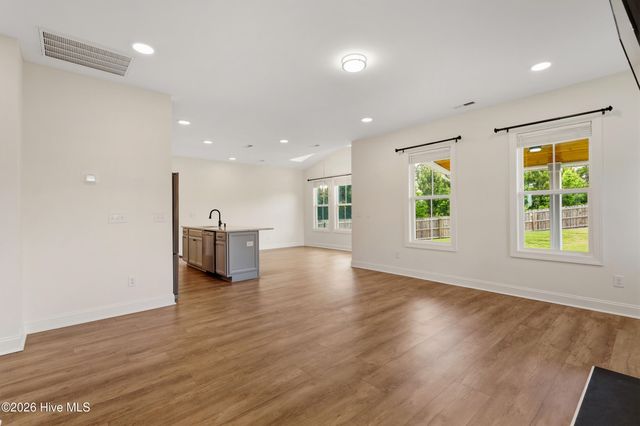 174 Tanglewood Court, Hampstead, NC 28443