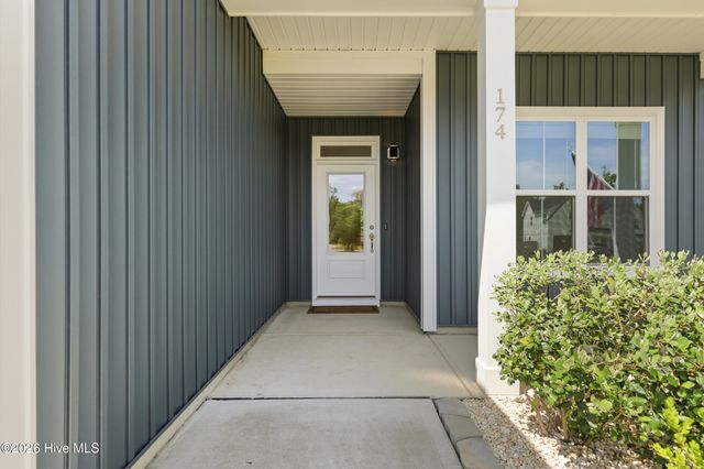 174 Tanglewood Court, Hampstead, NC 28443