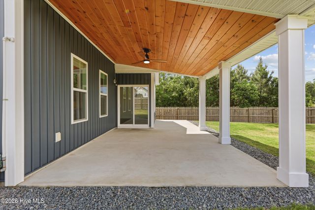 174 Tanglewood Court, Hampstead, NC 28443