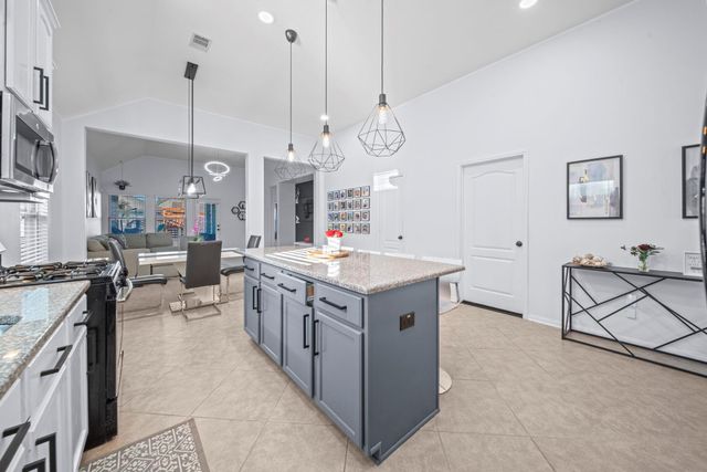 2611 Winding Creek Way, Conroe, TX 77385