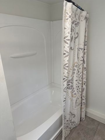 6 Boe Road, Holderness, NH 03245