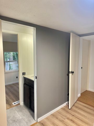 6 Boe Road, Holderness, NH 03245