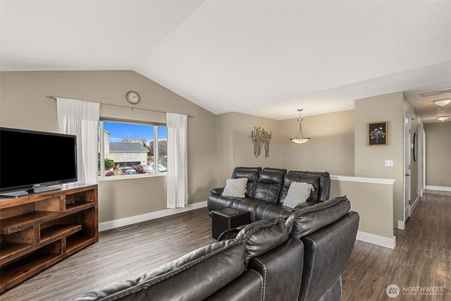 712 S Lexington Place, East Wenatchee, WA 98802