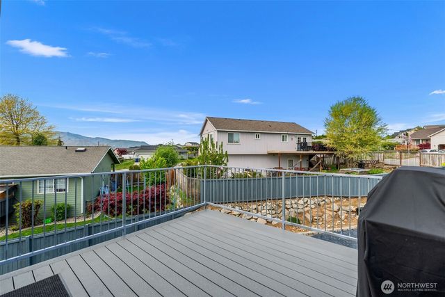 712 S Lexington Place, East Wenatchee, WA 98802