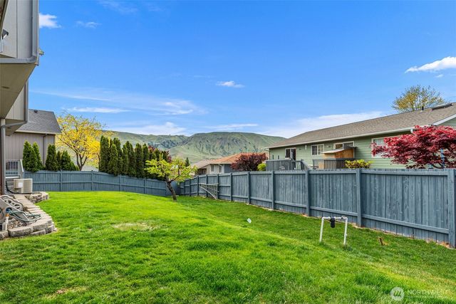 712 S Lexington Place, East Wenatchee, WA 98802