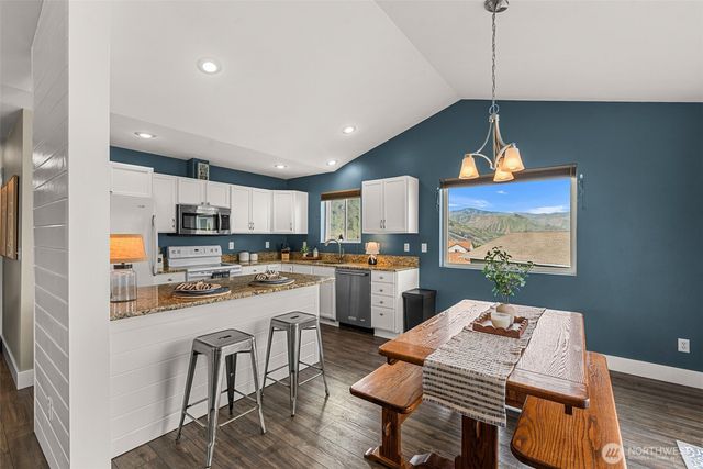 712 S Lexington Place, East Wenatchee, WA 98802