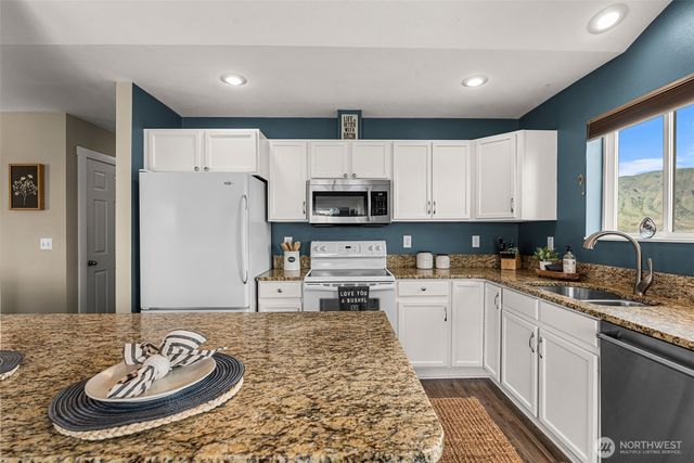 712 S Lexington Place, East Wenatchee, WA 98802