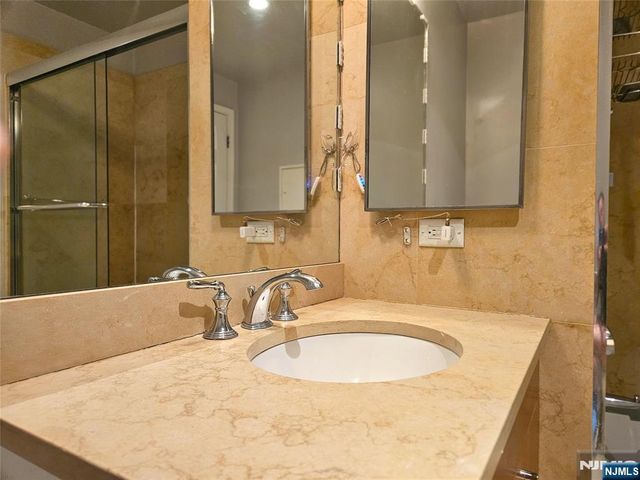 3104 City Place 3104, Edgewater, NJ 07020