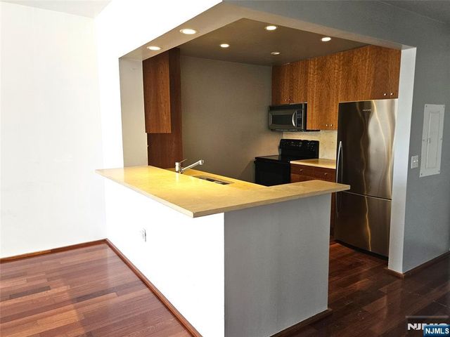 3104 City Place 3104, Edgewater, NJ 07020