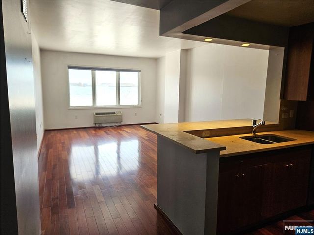 3104 City Place 3104, Edgewater, NJ 07020