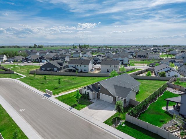 19263 Crazy Bear Way, Caldwell, ID 83605