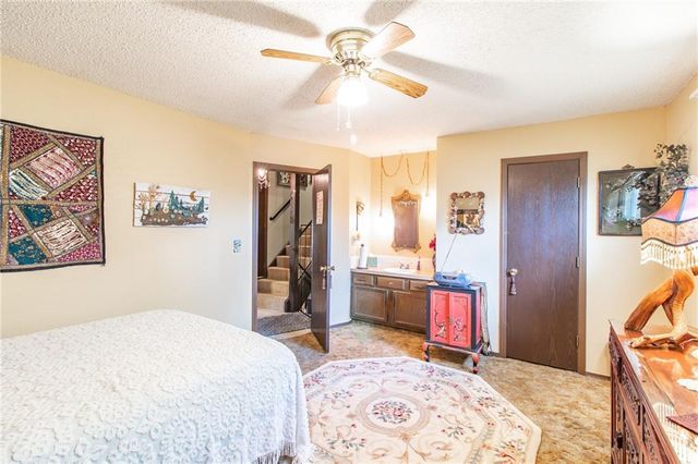 9028 E 96Th Terrace, Kansas City, MO 64134