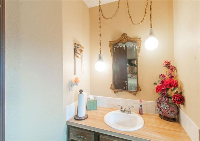 9028 E 96Th Terrace, Kansas City, MO 64134