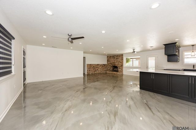 12424 Mollylea Dr, Baton Rouge, LA 70815