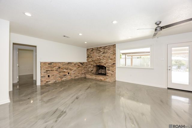 12424 Mollylea Dr, Baton Rouge, LA 70815