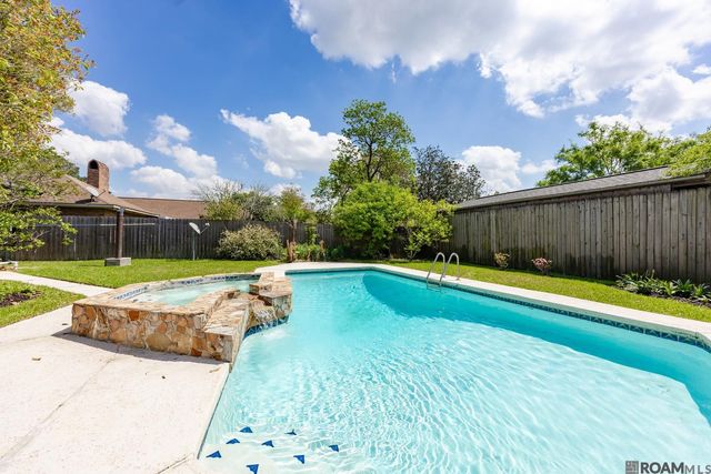 12424 Mollylea Dr, Baton Rouge, LA 70815