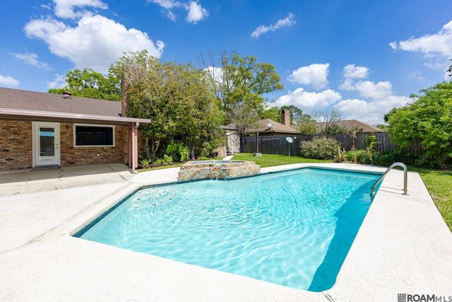 12424 Mollylea Dr, Baton Rouge, LA 70815