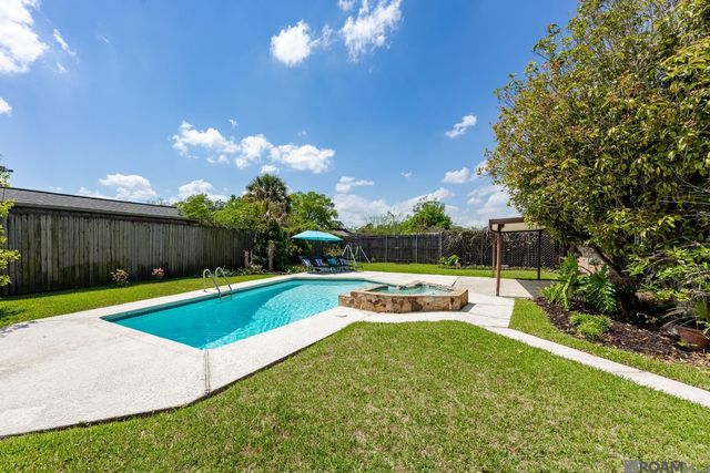 12424 Mollylea Dr, Baton Rouge, LA 70815