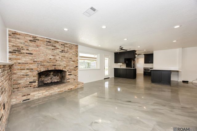 12424 Mollylea Dr, Baton Rouge, LA 70815