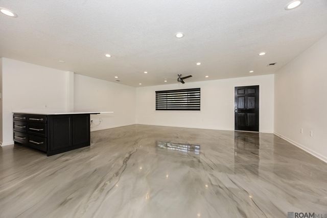 12424 Mollylea Dr, Baton Rouge, LA 70815