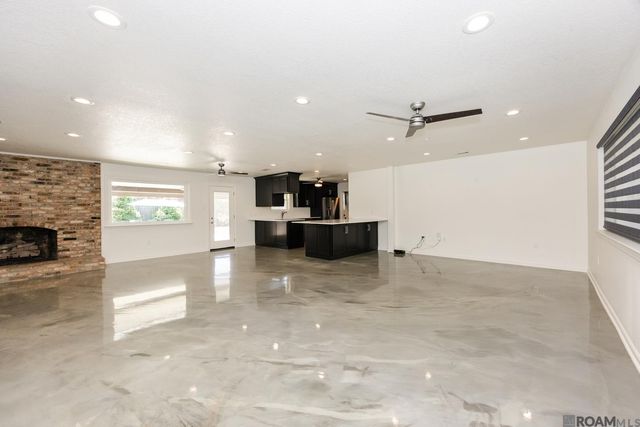 12424 Mollylea Dr, Baton Rouge, LA 70815