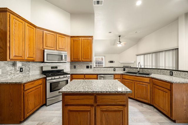 707 Thrush DR, Leander, TX 78641