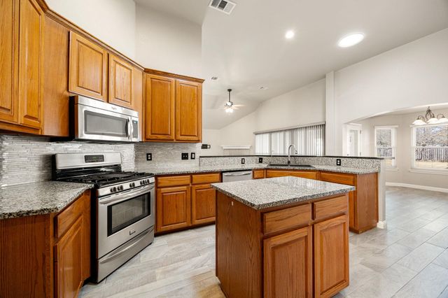 707 Thrush DR, Leander, TX 78641