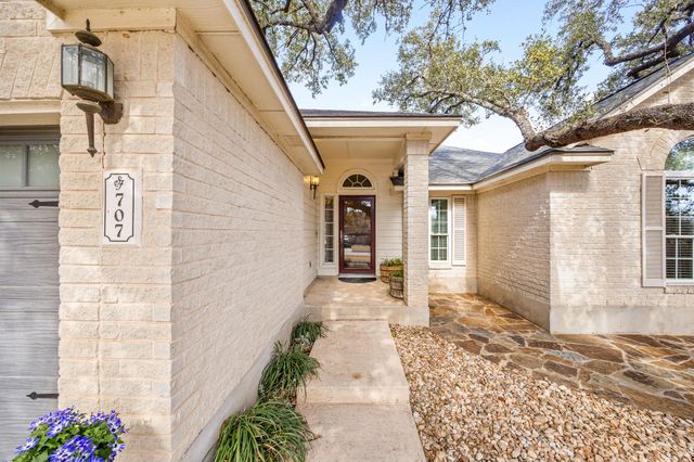 707 Thrush DR, Leander, TX 78641