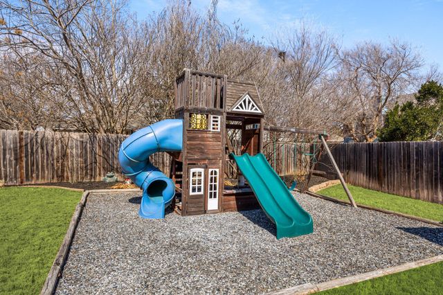 707 Thrush DR, Leander, TX 78641