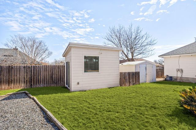 707 Thrush DR, Leander, TX 78641