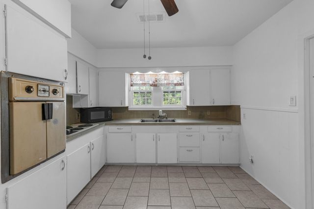 405 Missouri Street, Liberty, TX 77575