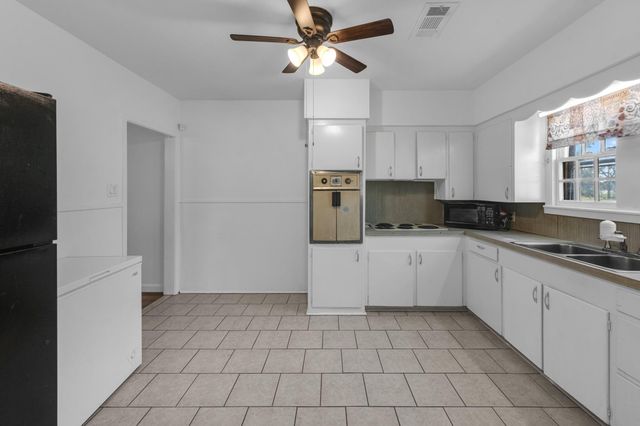 405 Missouri Street, Liberty, TX 77575