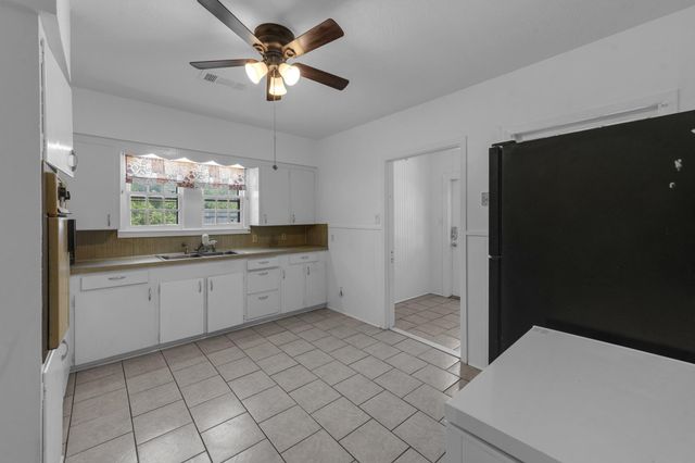 405 Missouri Street, Liberty, TX 77575