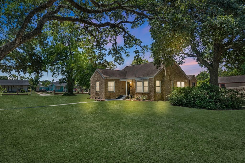 405 Missouri Street, Liberty, TX 77575
