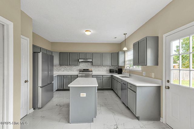 106 Briar Hollow Drive, Jacksonville, NC 28540