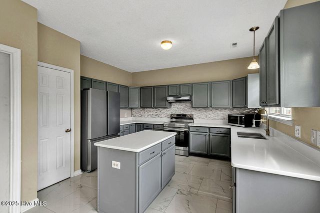 106 Briar Hollow Drive, Jacksonville, NC 28540