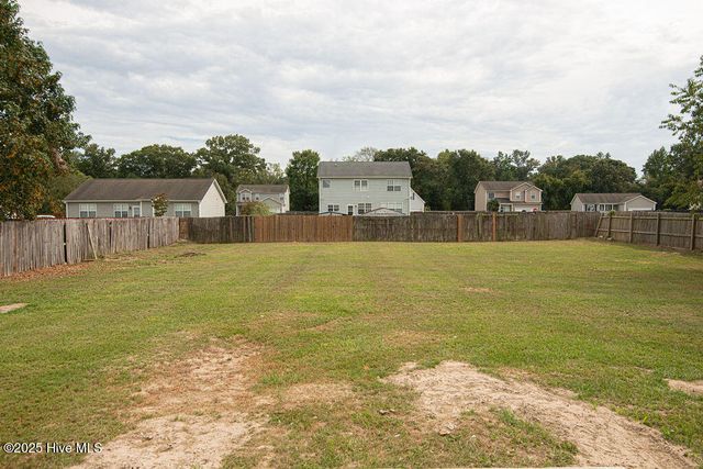 106 Briar Hollow Drive, Jacksonville, NC 28540
